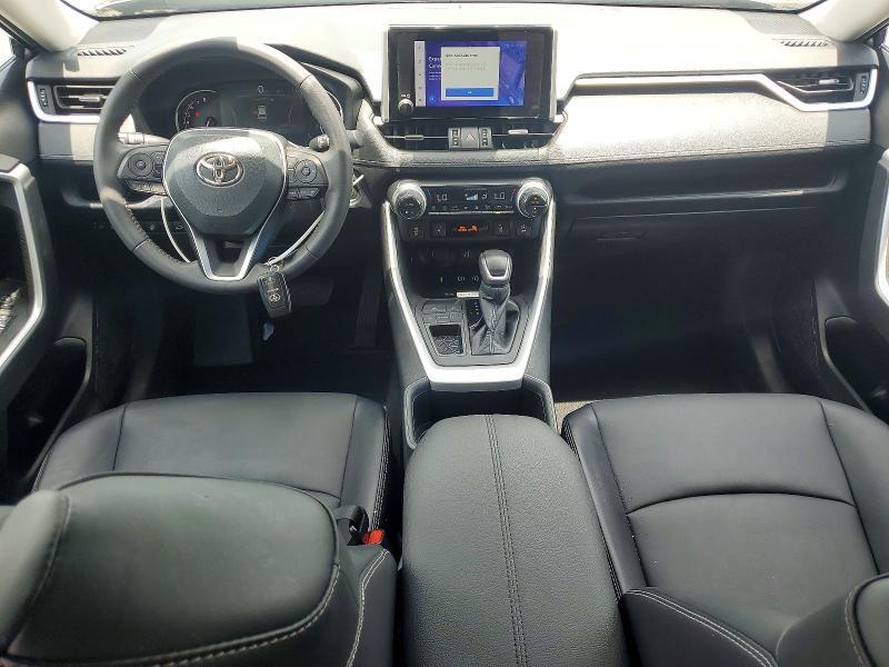 2023 TOYOTA RAV4 XLE PREMIUM — Фото 8 из 13