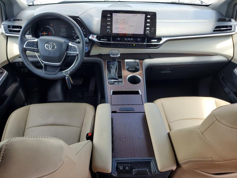 2023 TOYOTA SIENNA XLE — Фото 8 из 13