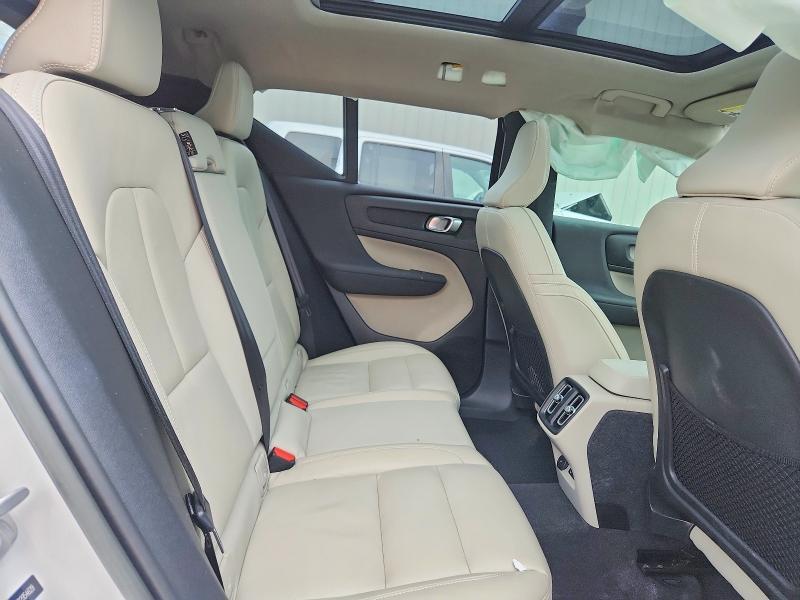 2023 VOLVO XC40 PLUS — Фото 11 из 13