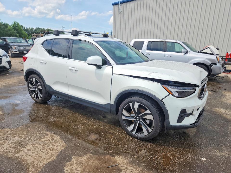 2023 VOLVO XC40 PLUS — Фото 4 из 13