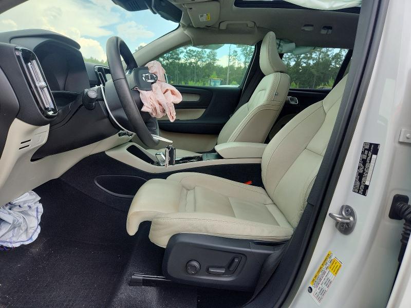 2023 VOLVO XC40 PLUS — Фото 7 из 13