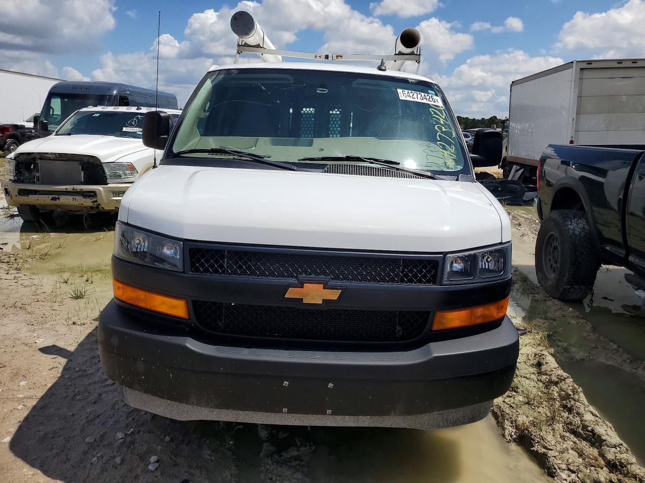 2022 CHEVROLET EXPRESS G2500 — Фото 5 из 13