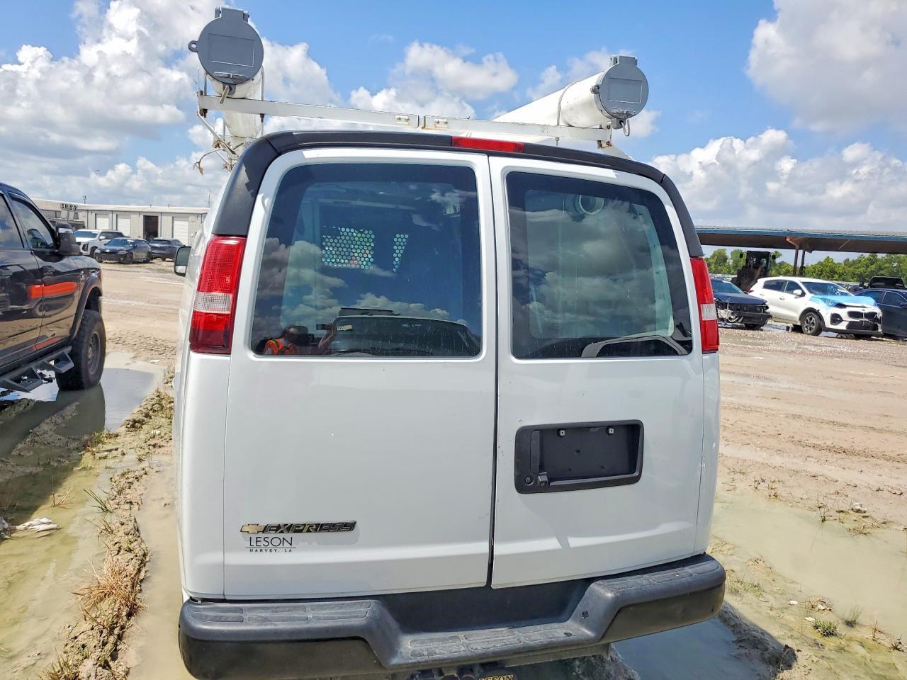 2022 CHEVROLET EXPRESS G2500 — Фото 6 из 13