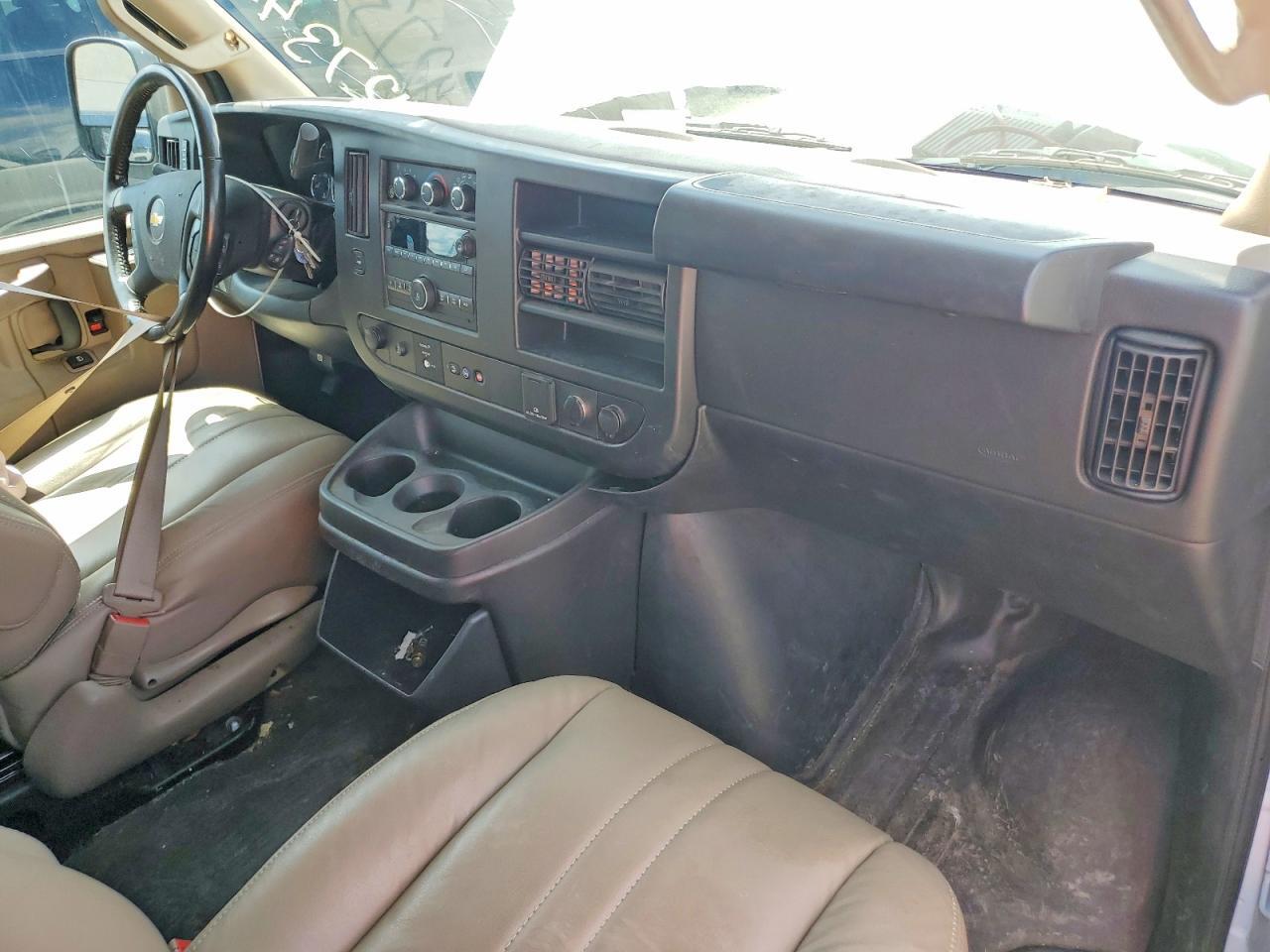 2022 CHEVROLET EXPRESS G2500 — Фото 8 из 13