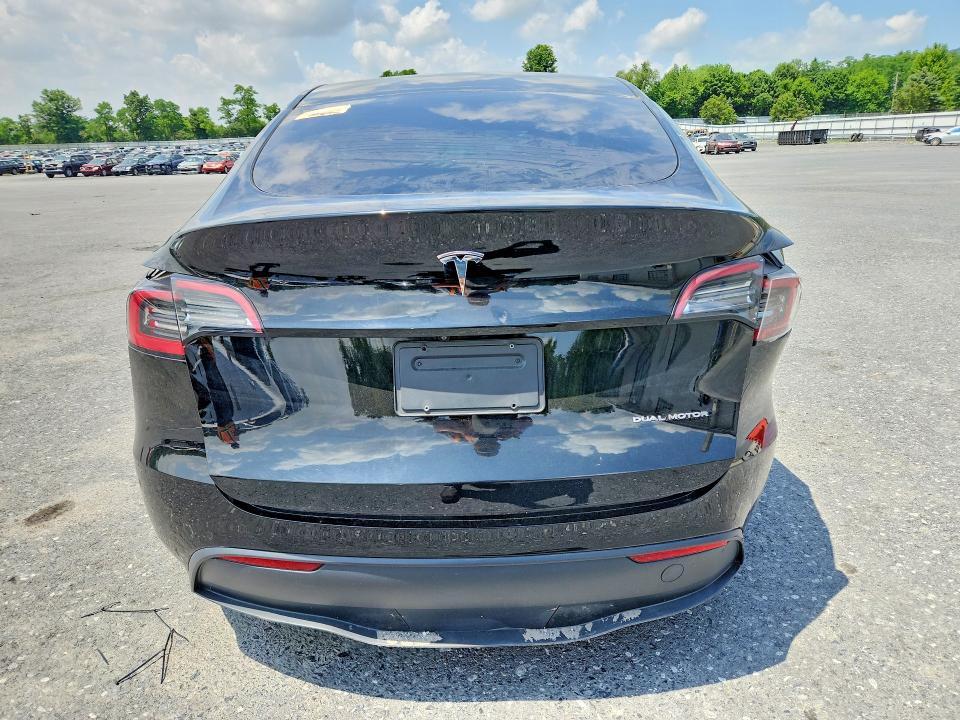 2022 TESLA MODEL Y — Фото 6 из 12