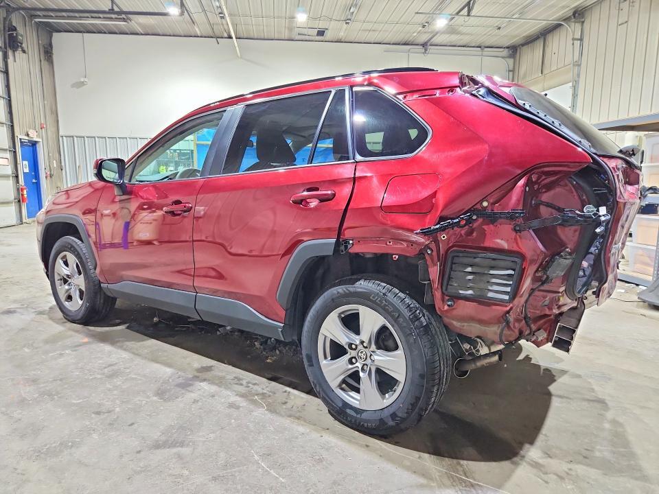 2022 TOYOTA RAV4 XLE — Фото 2 из 14