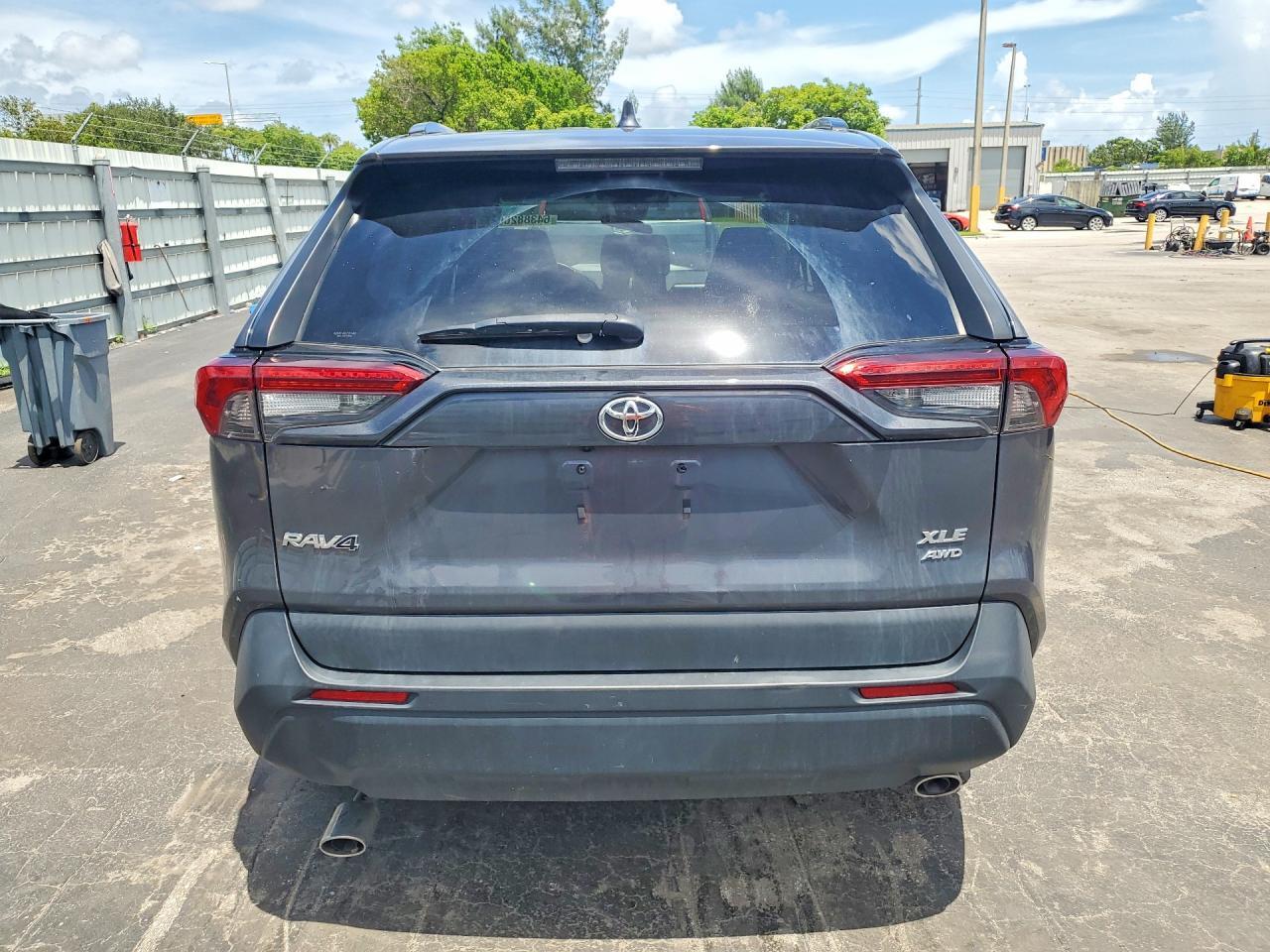 2022 TOYOTA RAV4 XLE — Фото 6 из 13