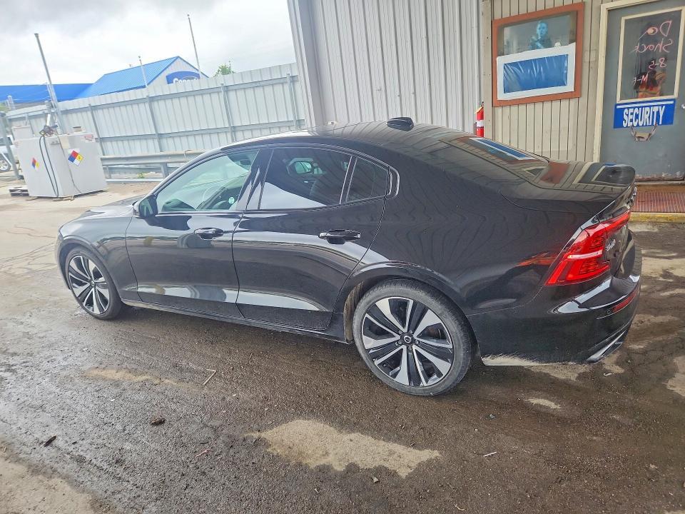 7JRL12FZ7NG160260 2022 VOLVO S60 photo no. 2