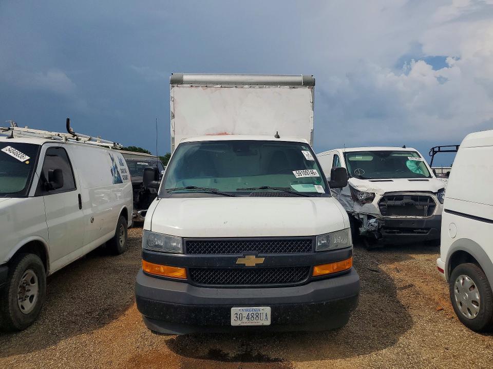 2021 CHEVROLET EXPRESS BOX TRUCK — Фото 5 из 12