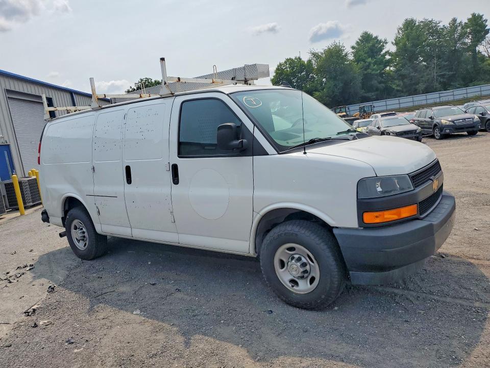 2021 CHEVROLET EXPRESS G2500 — Фото 4 из 13