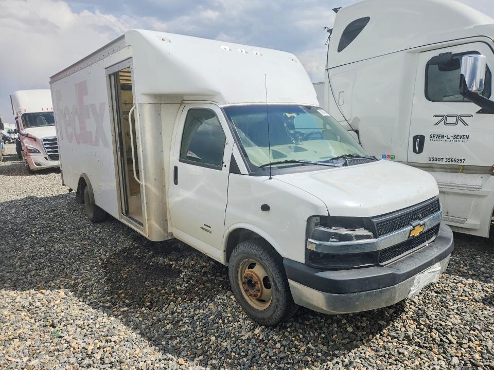 2021 CHEVROLET EXPRESS G4500 — Фото 4 из 13