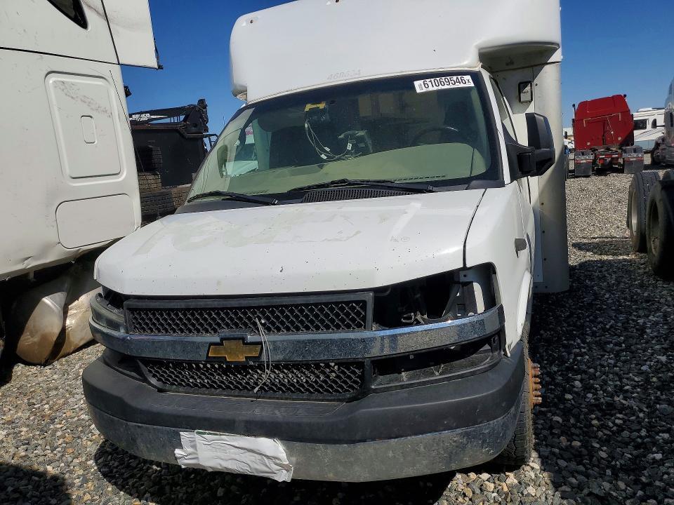2021 CHEVROLET EXPRESS G4500 — Фото 5 из 13