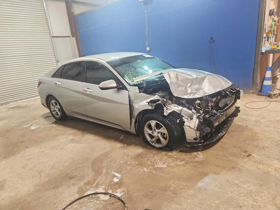 2021 HYUNDAI ELANTRA SE — Фото 4 из 13