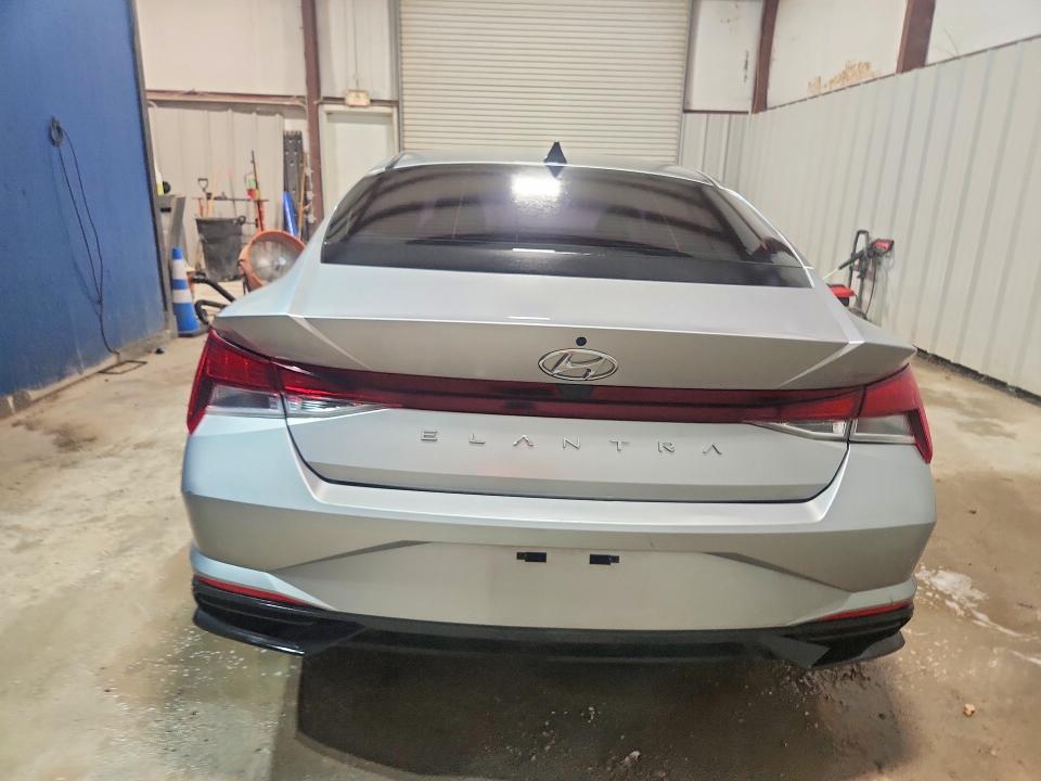 2021 HYUNDAI ELANTRA SE — Фото 6 из 13