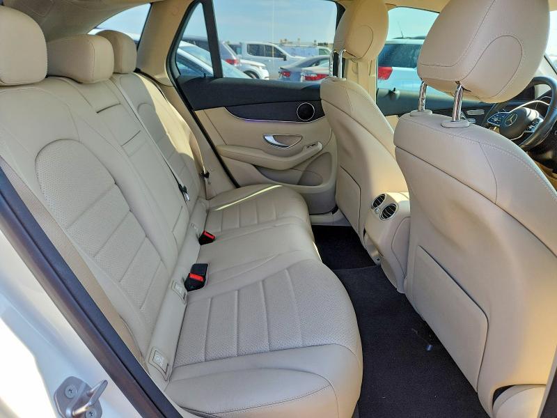 2021 MERCEDES-BENZ GLC 300 — Фото 10 из 12