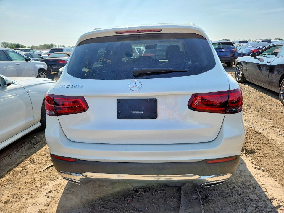 2021 MERCEDES-BENZ GLC 300 — Фото 6 из 12
