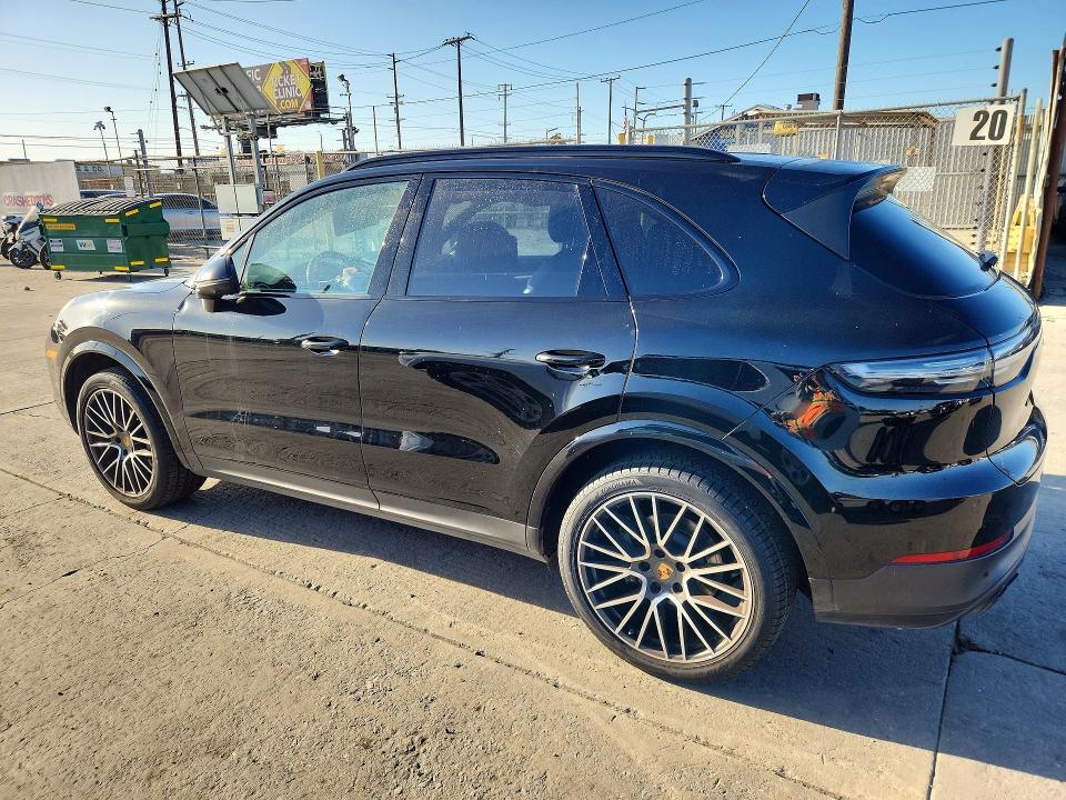 2021 PORSCHE CAYENNE S — Фото 2 из 13