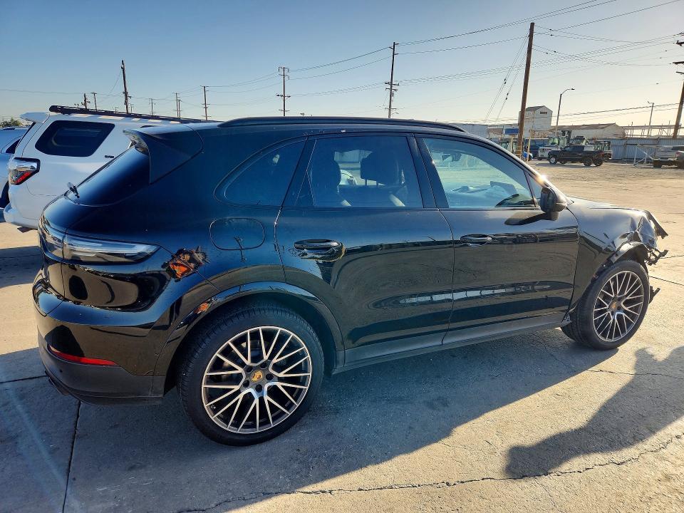 2021 PORSCHE CAYENNE S — Фото 3 из 13