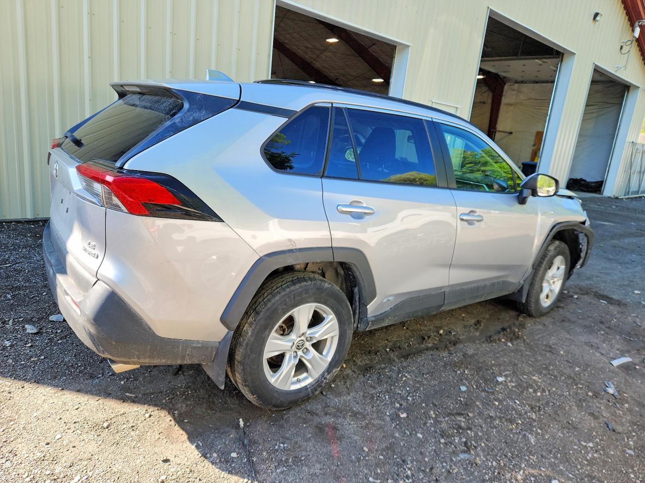 2021 TOYOTA RAV4 LE — Фото 3 из 13