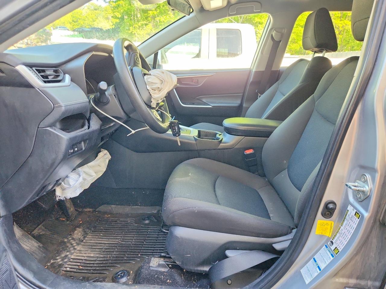 2021 TOYOTA RAV4 LE — Фото 7 из 13