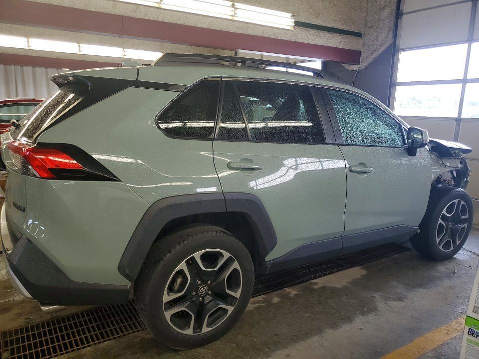2T3J1RFVXMW212737 2021 TOYOTA RAV4 photo no. 3