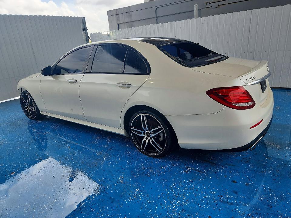 2020 MERCEDES-BENZ E 350 — Фото 2 из 13