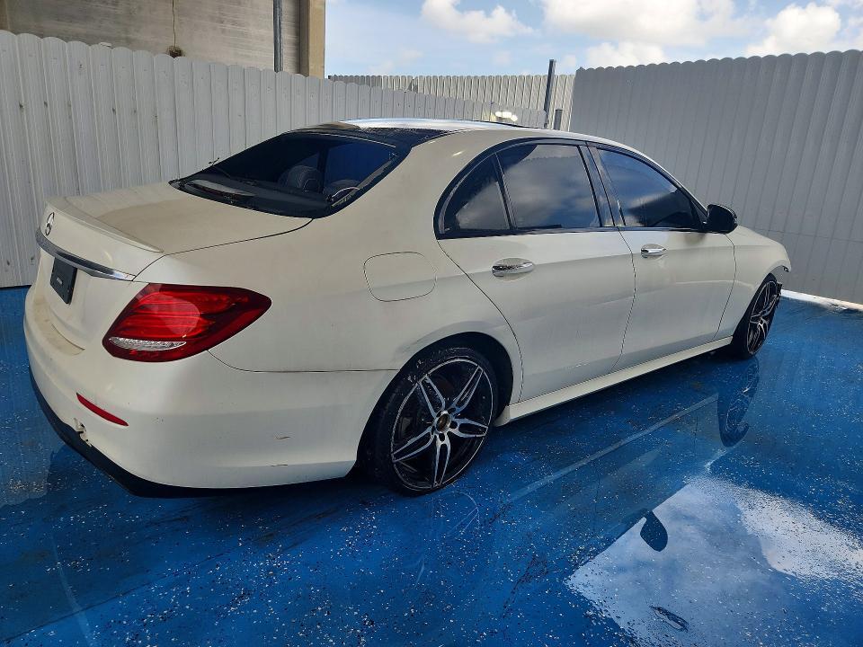 2020 MERCEDES-BENZ E 350 — Фото 3 из 13