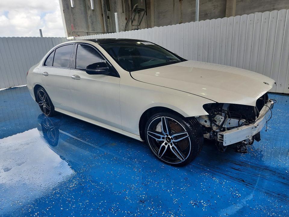 2020 MERCEDES-BENZ E 350 — Фото 4 из 13
