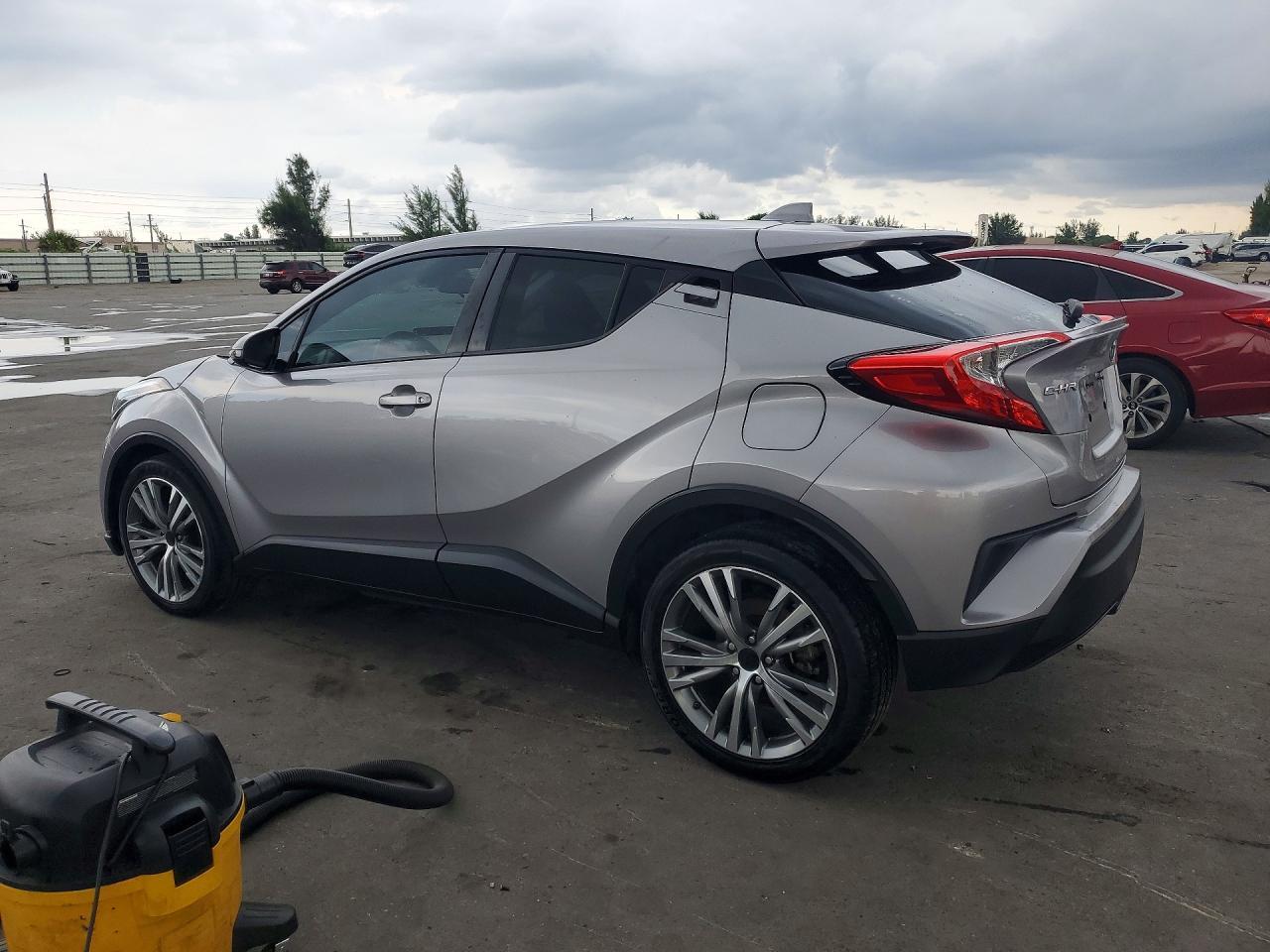 NMTKHMBX9LR106823 2020 TOYOTA C-HR photo no. 2
