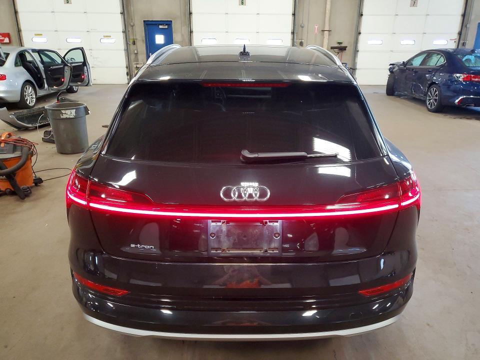 2019 AUDI E-TRON PRESTIGE — Фото 6 из 13