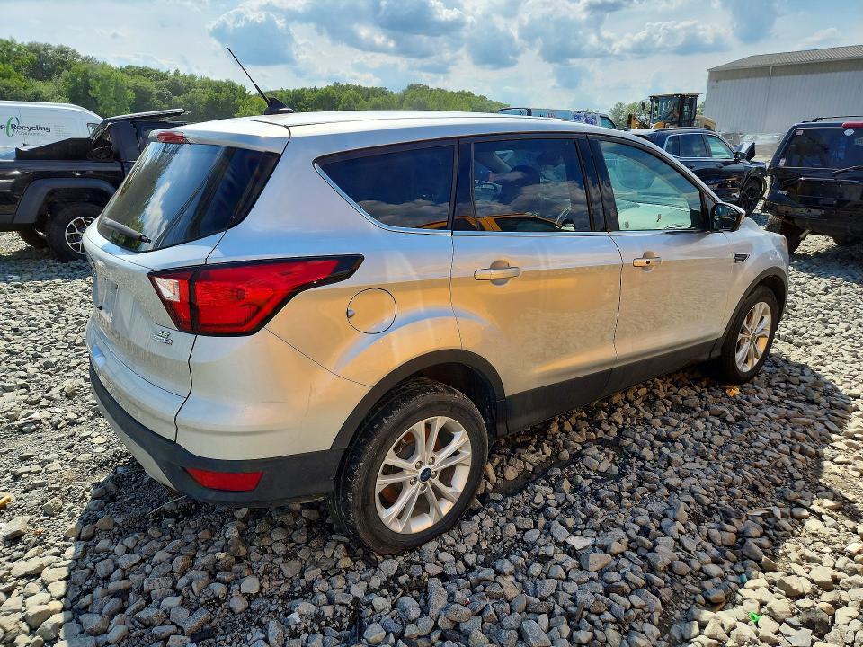 2019 FORD ESCAPE SE — Фото 3 из 13
