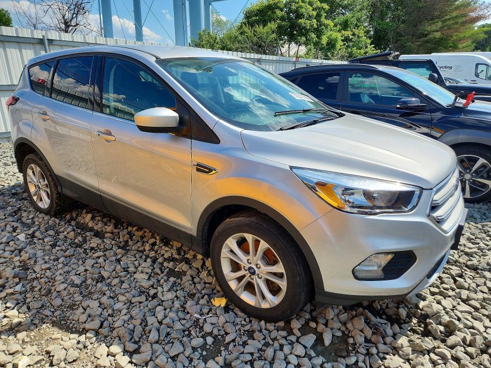 2019 FORD ESCAPE SE — Фото 4 из 13