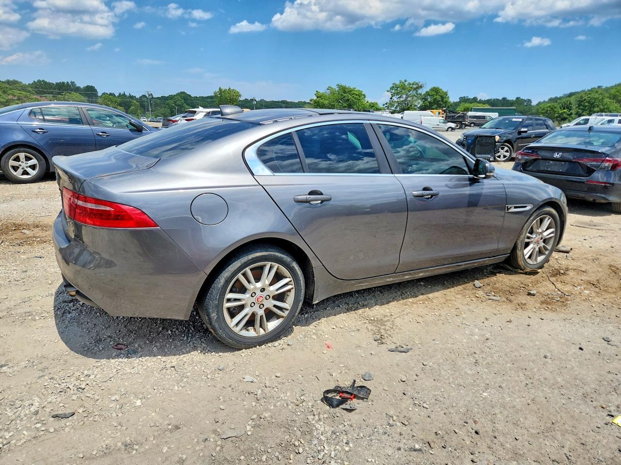 2019 JAGUAR XE PREMIUM — Фото 3 из 12