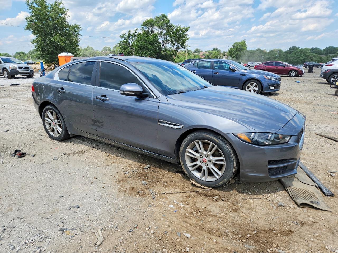 2019 JAGUAR XE PREMIUM — Фото 4 из 12