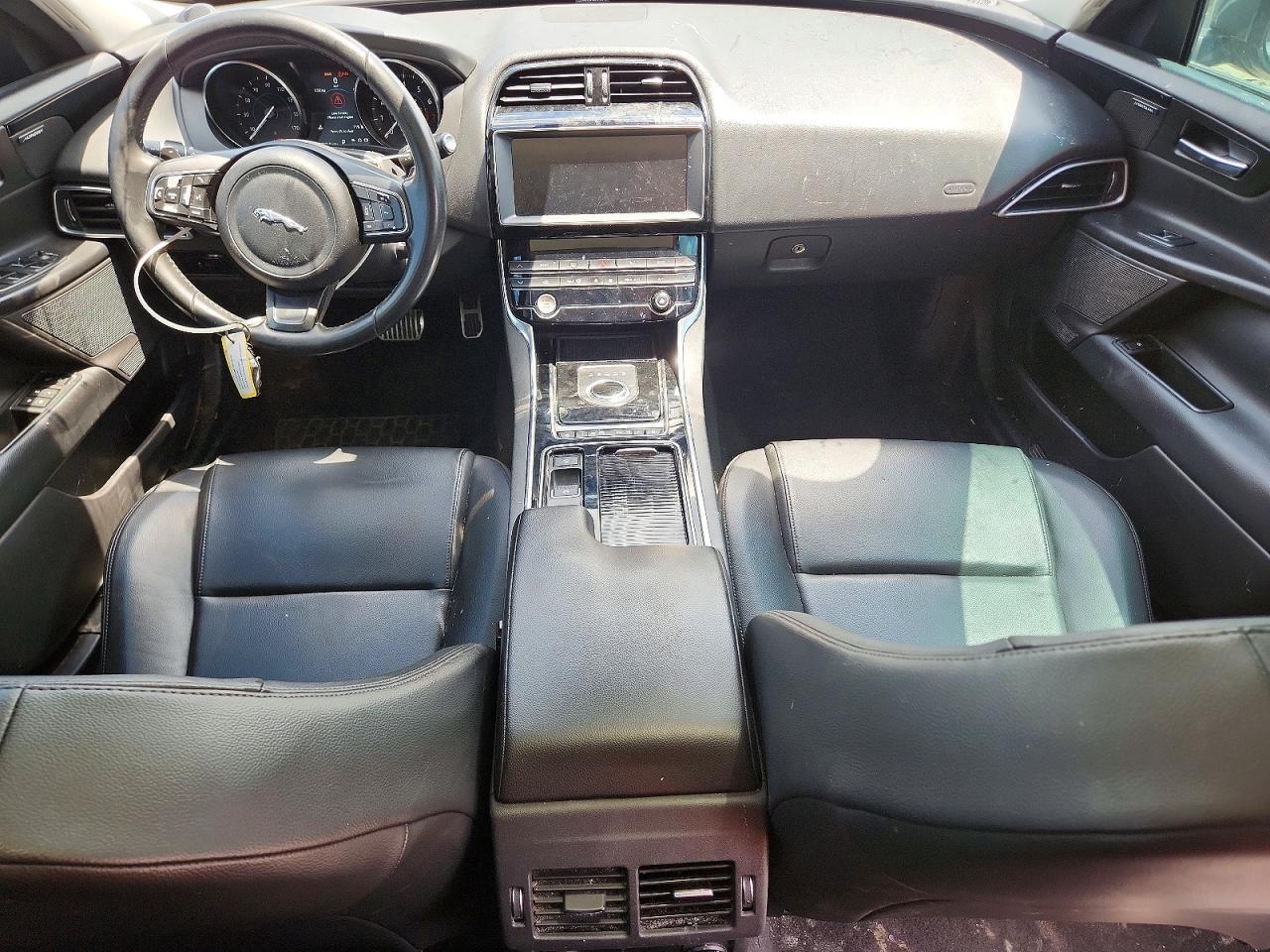 2019 JAGUAR XE PREMIUM — Фото 8 из 12