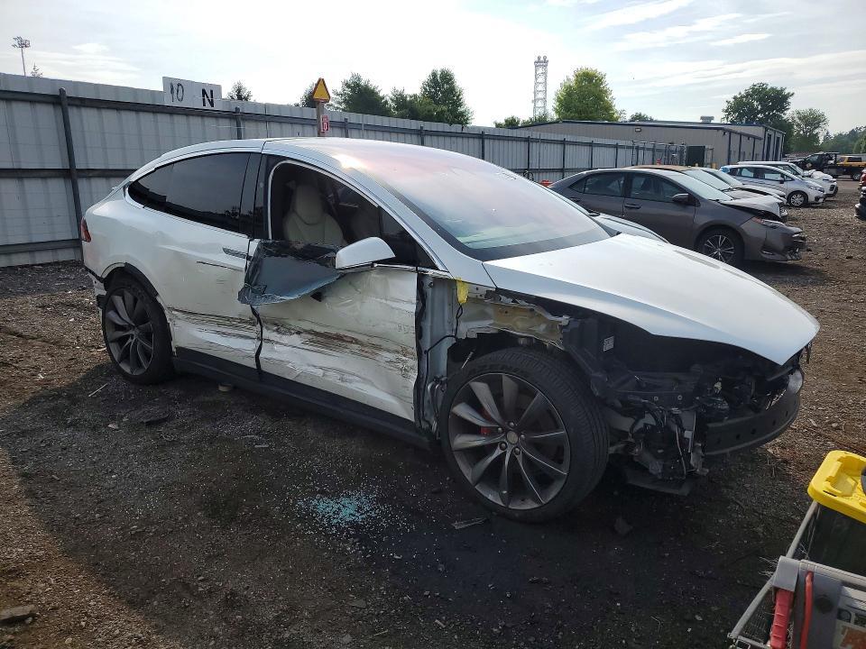 2019 TESLA MODEL X — Фото 4 из 13