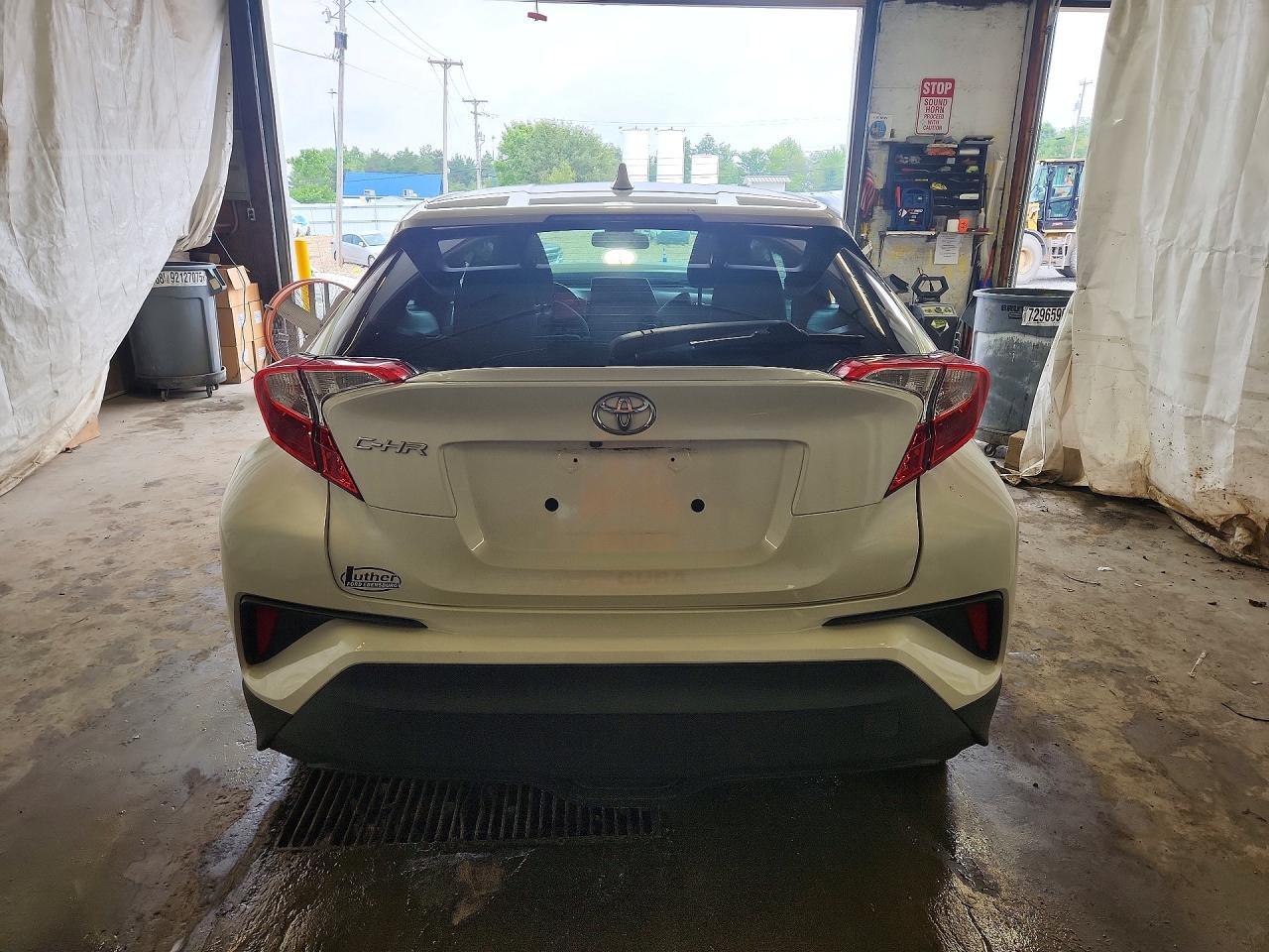 2019 TOYOTA C-HR XLE — Фото 6 из 12