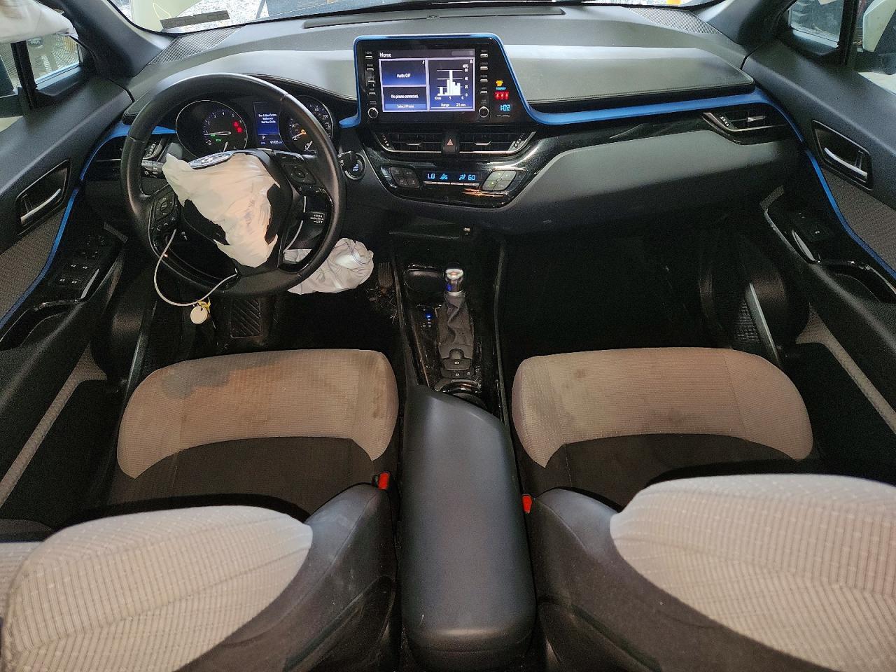 2019 TOYOTA C-HR XLE — Фото 8 из 12