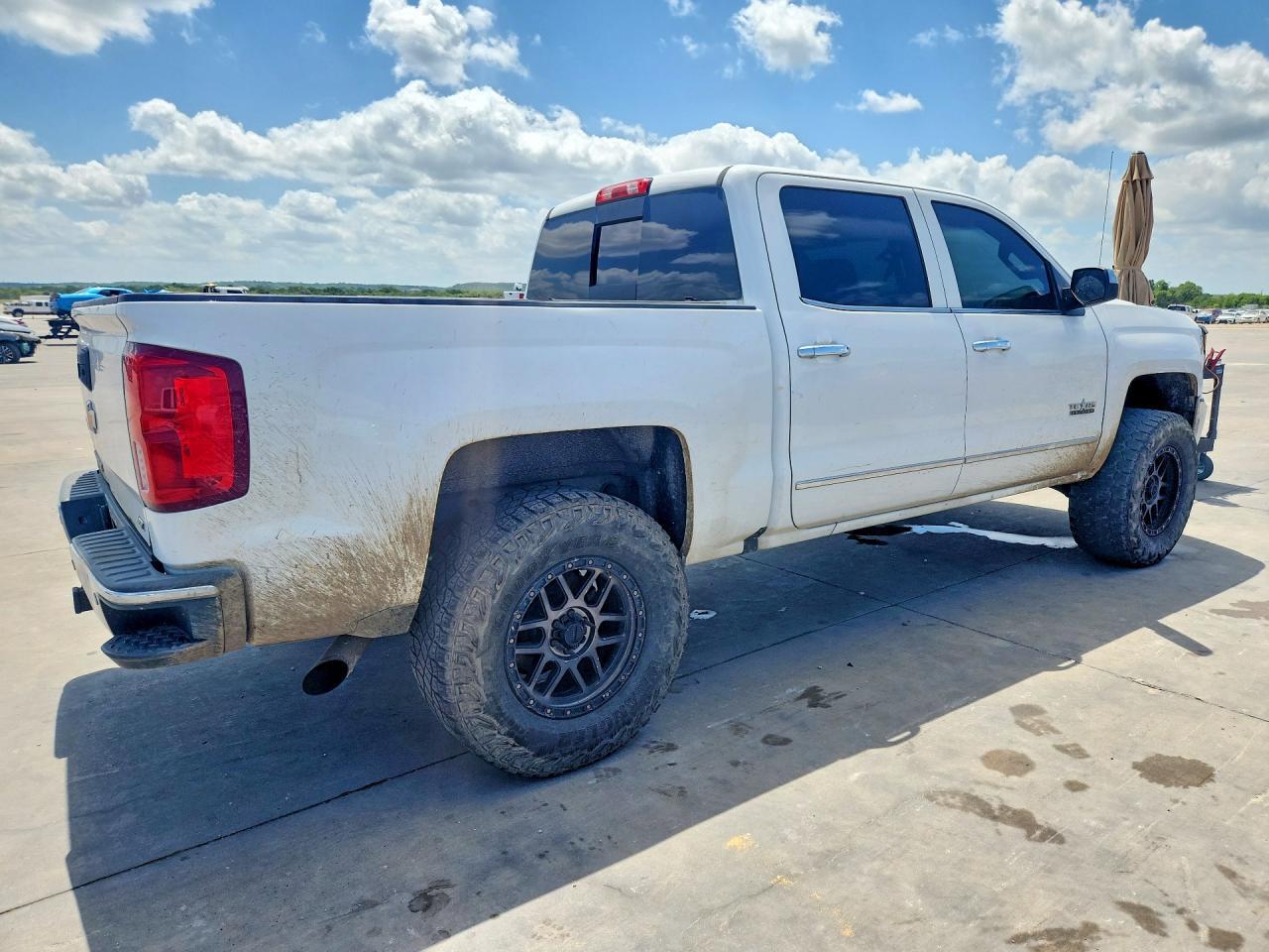 2018 CHEVROLET SILVERADO C1500 LTZ — Фото 3 из 12