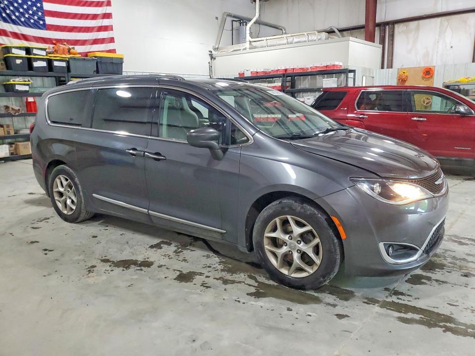 2C4RC1BGXJR123231 2018 CHRYSLER PACIFICA photo no. 4