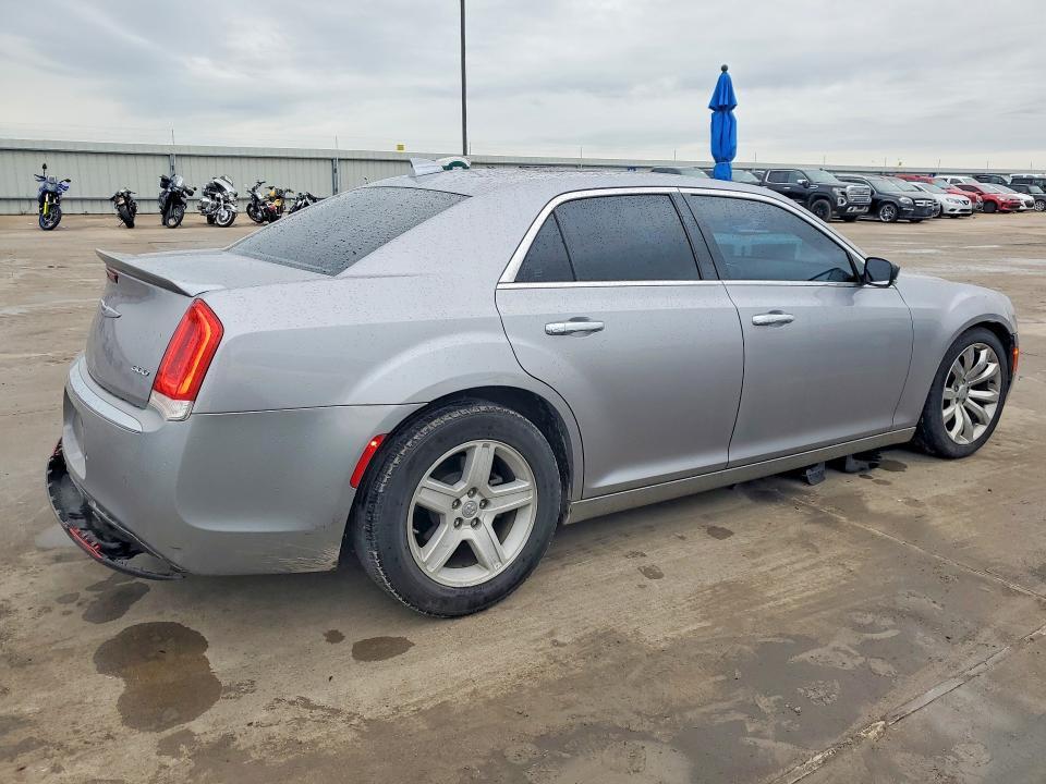 2C3CCAEG8JH296287 2018 CHRYSLER 300 photo no. 3