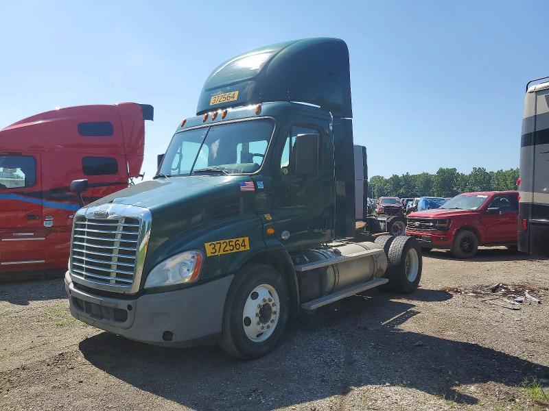 2018 FREIGHTLINER CASCADIA 113 SEMI TRUCK — Фото 2 из 10
