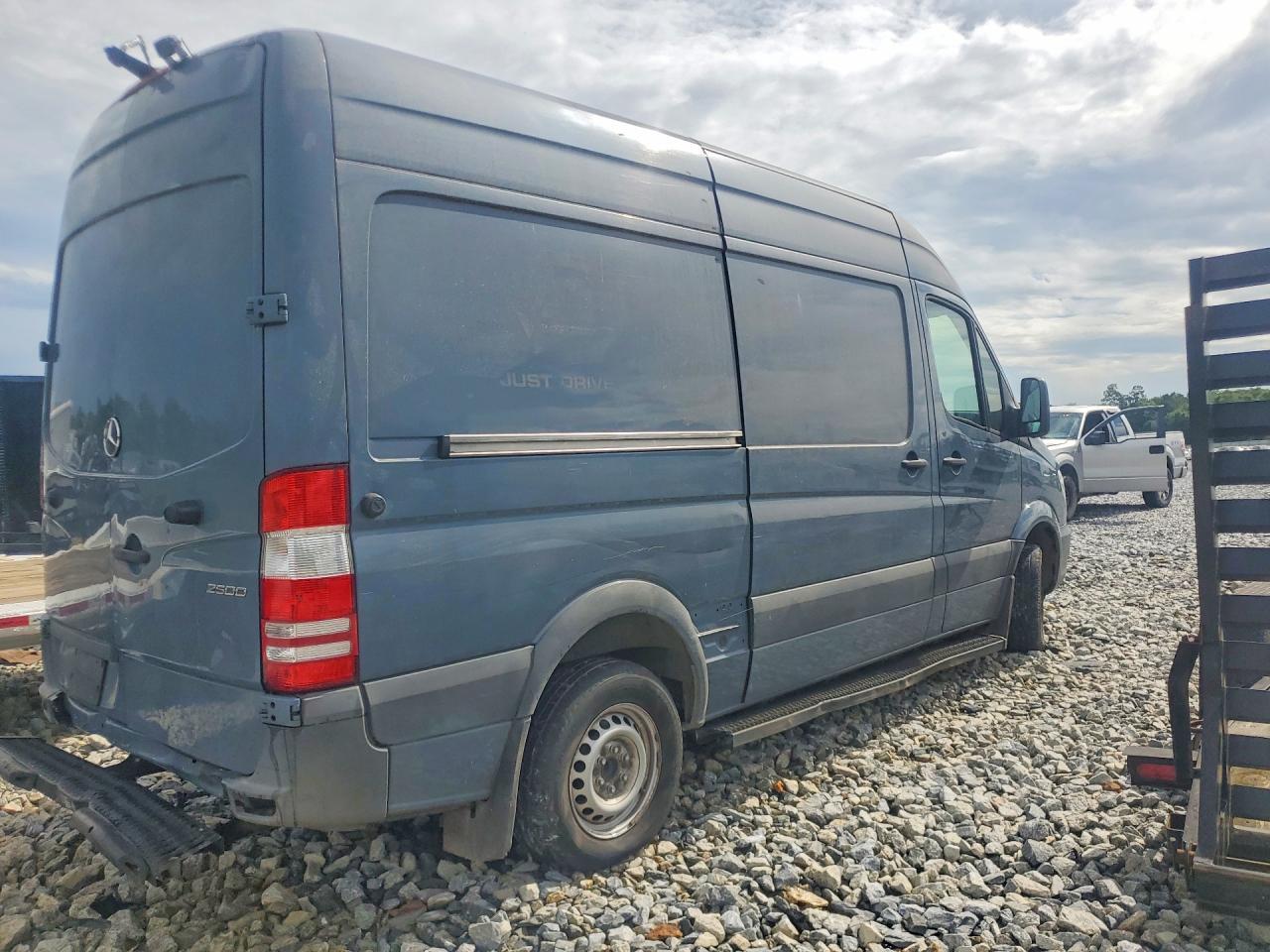 2018 MERCEDES BENZ SPRINTER 2500 DELIVERY VAN — Фото 3 из 13