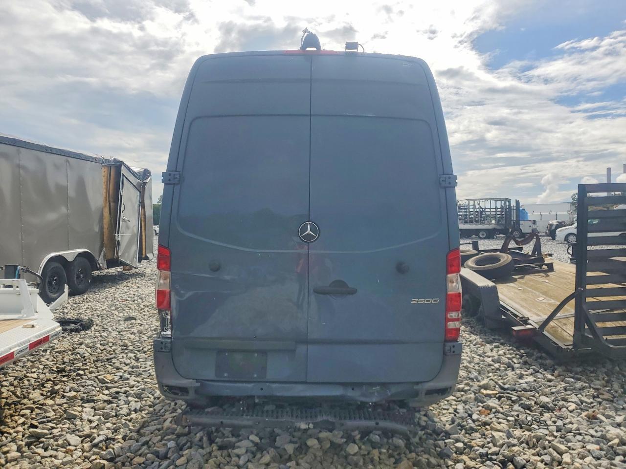 2018 MERCEDES BENZ SPRINTER 2500 DELIVERY VAN — Фото 6 из 13
