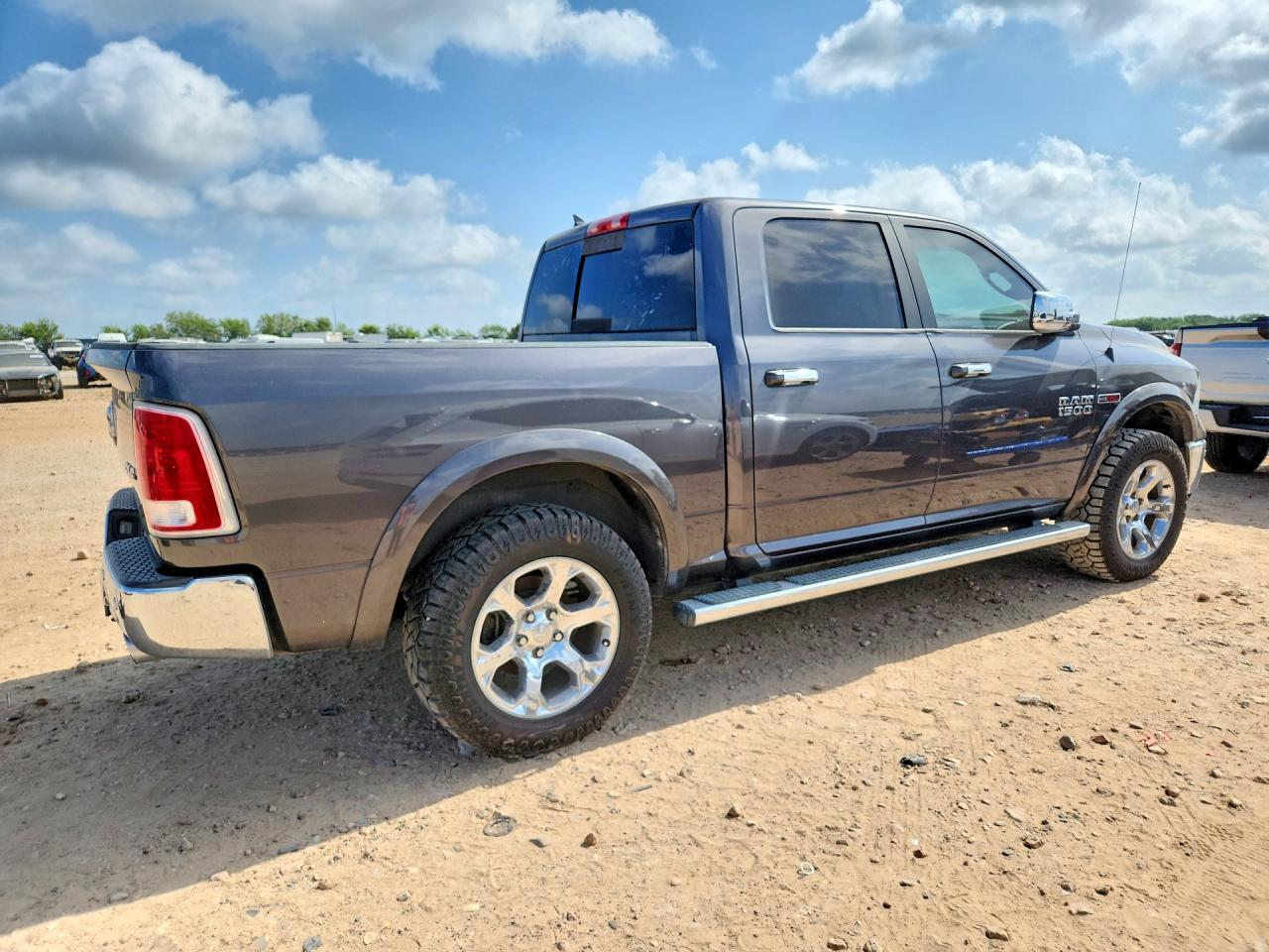 2018 RAM 1500 LARAMIE 4WD 3.0L V6 TDSL — Фото 3 из 13