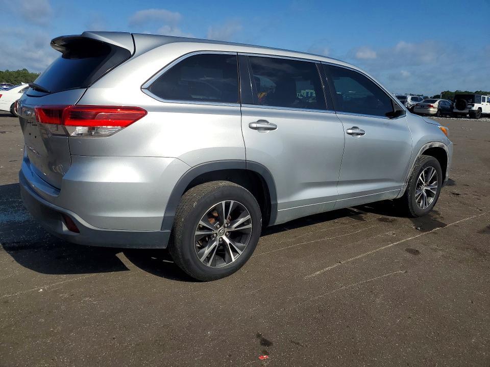 2018 TOYOTA HIGHLANDER LE — Фото 3 из 13