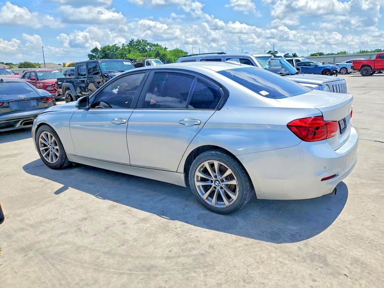 2017 BMW 320 I — Фото 2 из 12