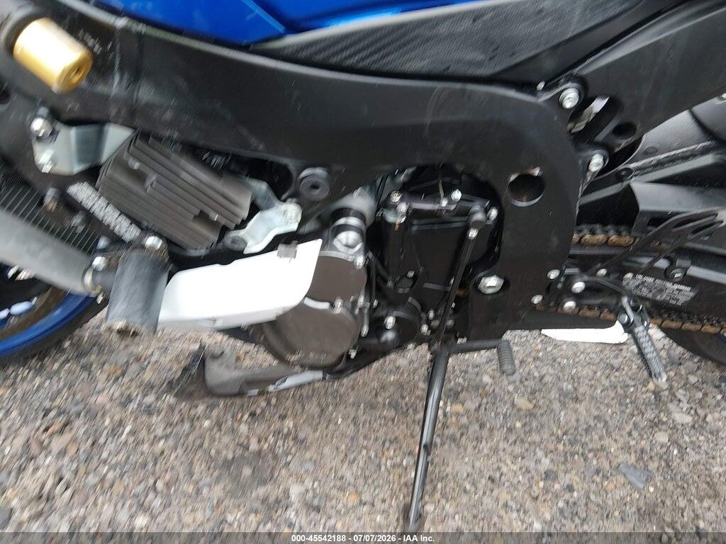 JS1GR7MA4T7101452 2026 SUZUKI GSX-R750 photo no. 9