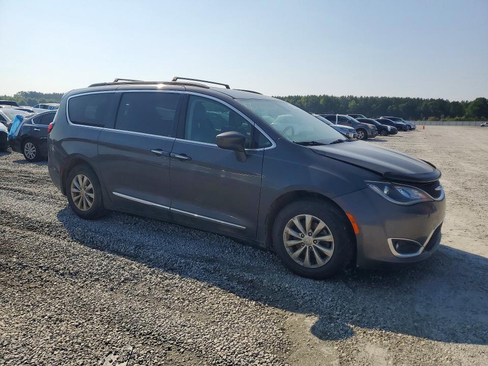 2017 CHRYSLER PACIFICA TOURING L — Фото 4 из 13