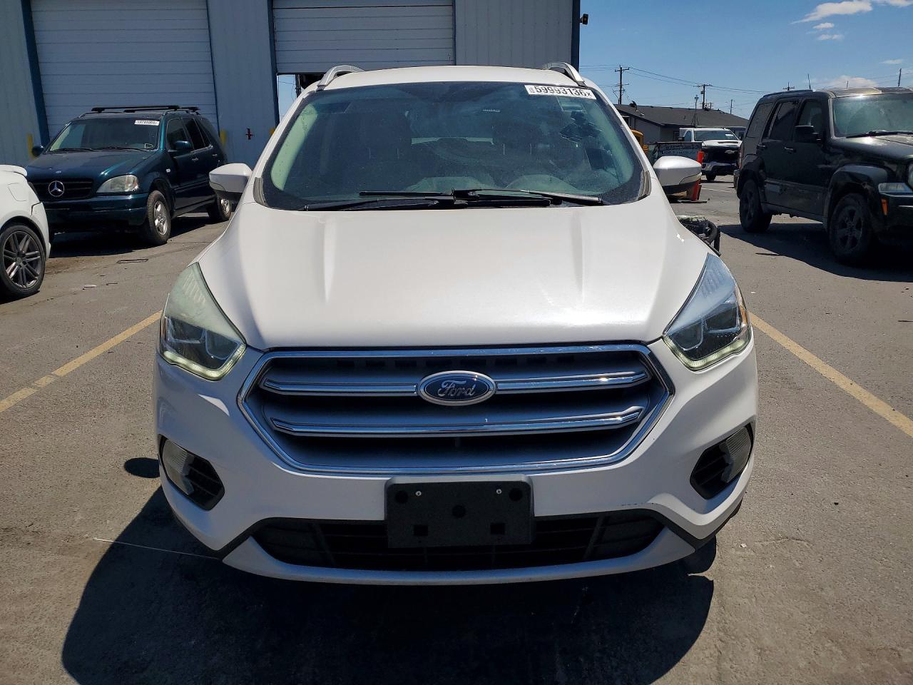 2017 FORD ESCAPE TITANIUM — Фото 5 из 13